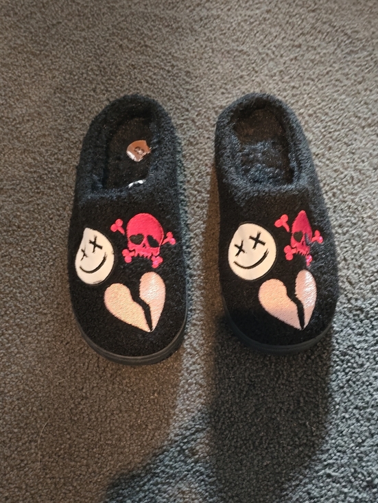 Shoes - Black Women's Slip-On Fuzzy Slippers with Pink Heart & Skull Motif